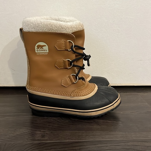 Sorel Caribou snow boots - Picture 2 of 3